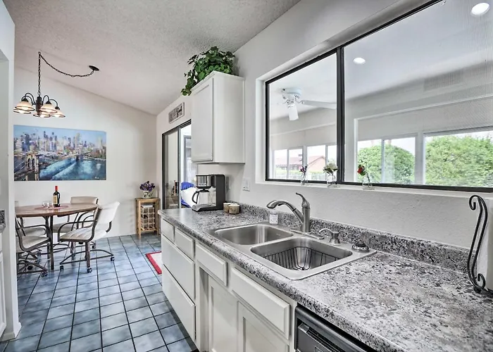 1 Mi To Golf! Family-friendly Sun West Holiday home *