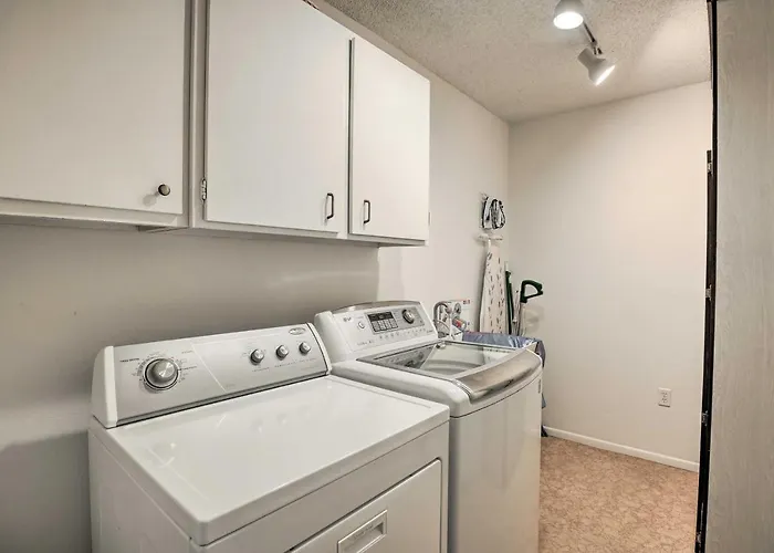 1 Mi To Golf! Family-friendly Sun West Holiday home Sun City West