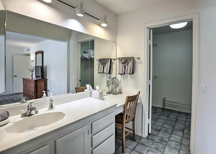 Holiday home 1 Mi To Golf! Family-friendly Sun West *